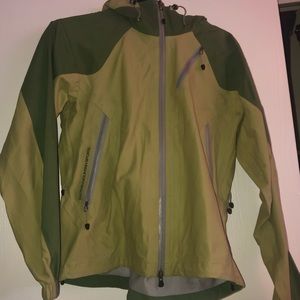 EASTERN MOUNTAIN SPORTS RAIN JACKET